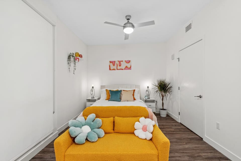 Stylish studio in SM w FREE parking and pool Apartment in Santa Monica