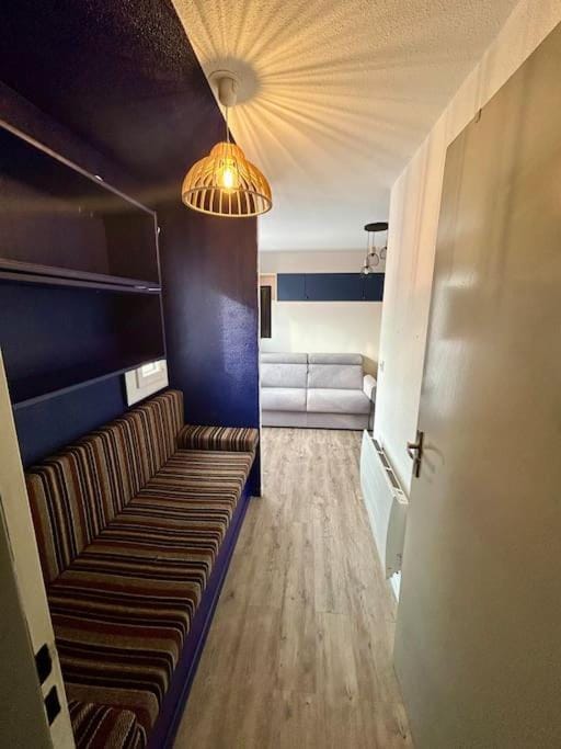 Superbe Studio avec vue sur le port de Gruissan, piscine, parking Apartment in Gruissan