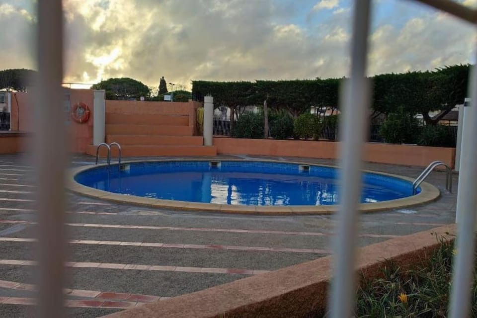 Superbe Studio avec vue sur le port de Gruissan, piscine, parking Apartment in Gruissan