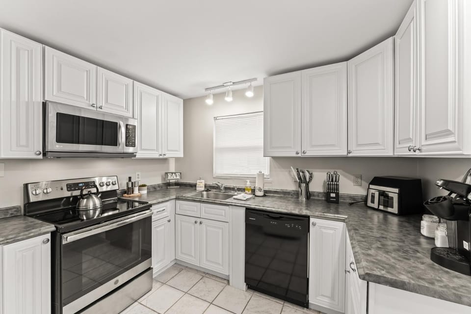 Close to The Greene, Escape Kalm Retreat House in Kettering