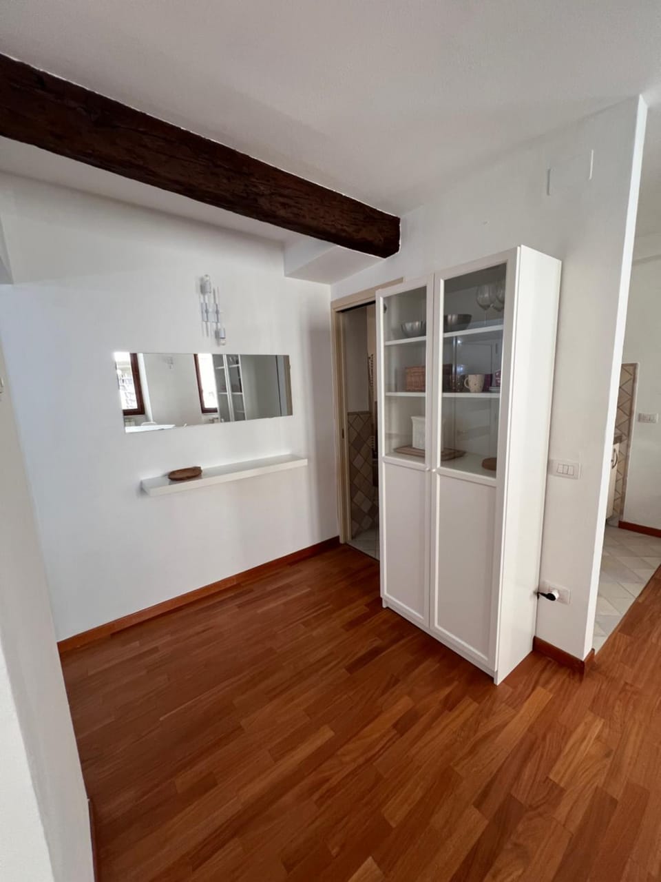 Facade/entrance, wardrobe