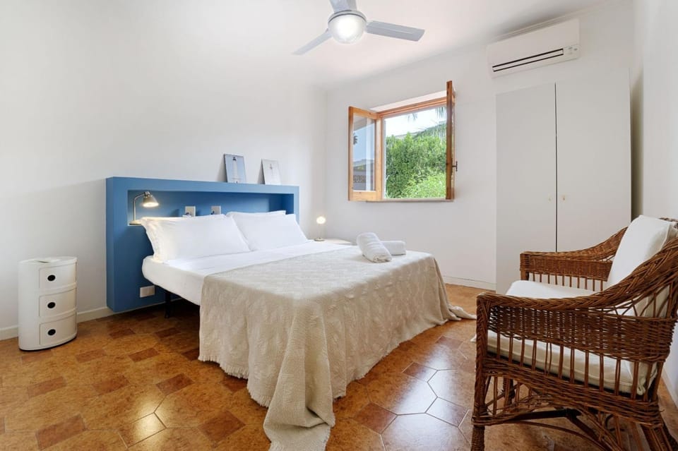 Bed, Photo of the whole room, Bedroom, towels, air conditioner