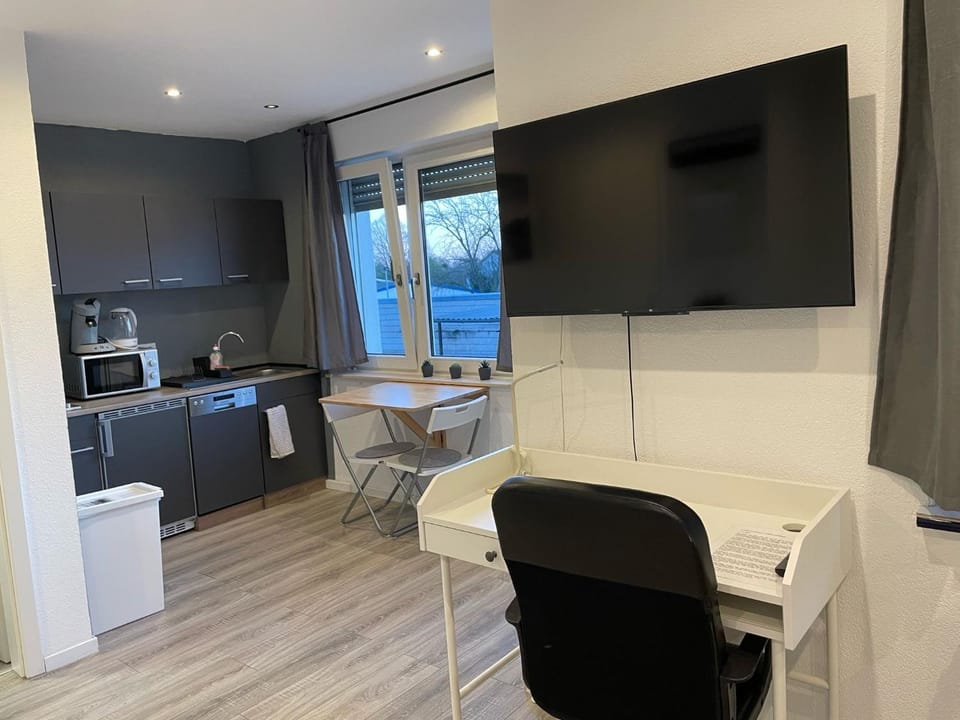 TV and multimedia, Kitchen or kitchenette, Dining area, minibar, oven, stove