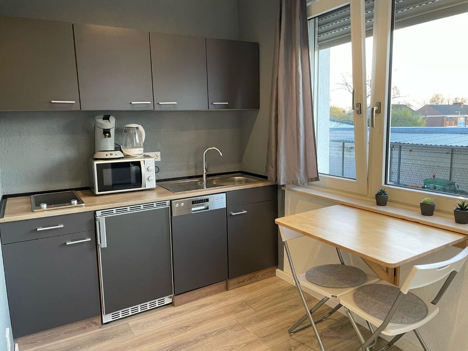 Coffee/tea facilities, Kitchen or kitchenette, Dining area, dishwasher, minibar, oven, stove, toaster