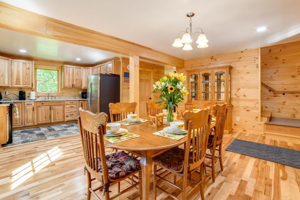 Creekside Cabin in Bainbridge w/ Wraparound Deck! Cabin in Pennsylvania