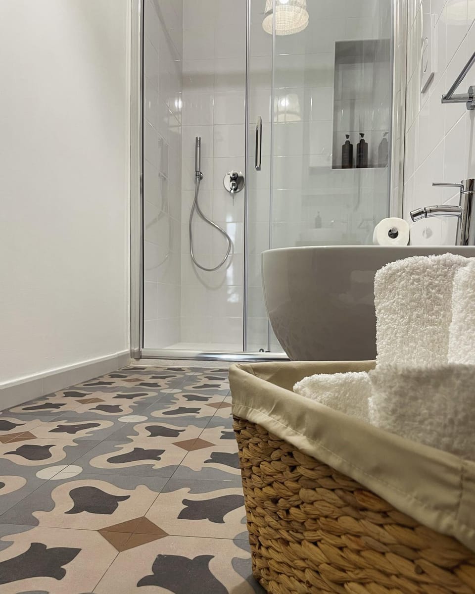 Shower, Bathroom, towels
