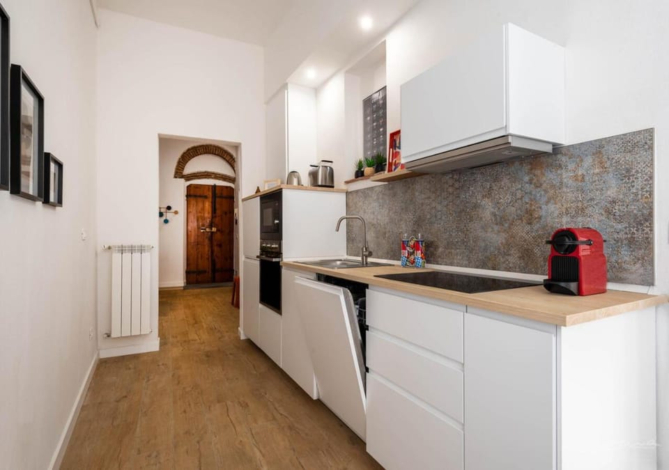 Kitchen or kitchenette, Living room, dishwasher, oven, pet friendly, stove, air conditioner