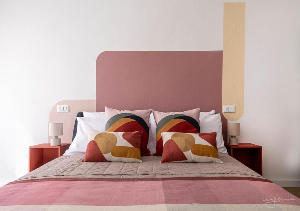 Bed, TV and multimedia, Seating area, Bedroom, towels, towels, air conditioner, air conditioner