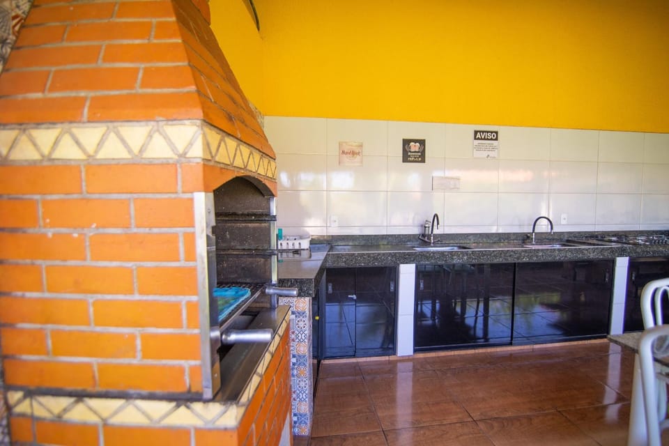 BBQ facilities, Kitchen or kitchenette, Dining area, stove