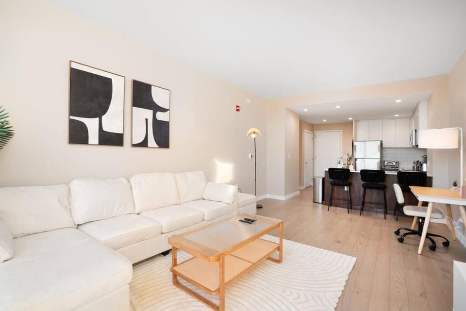 Freedom Tower View -Amenity Packed -minutes to NYC Apartment in Hoboken