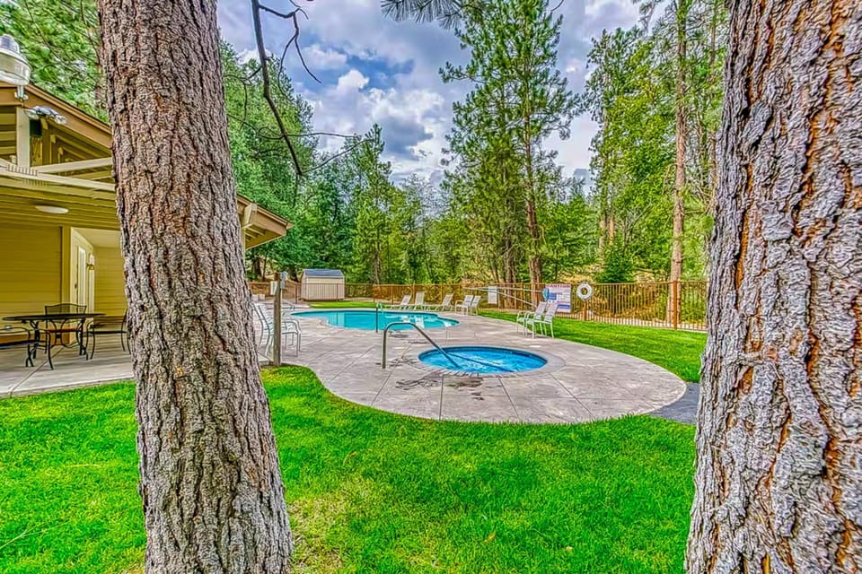 Creekside & Cozy House in Bass Lake