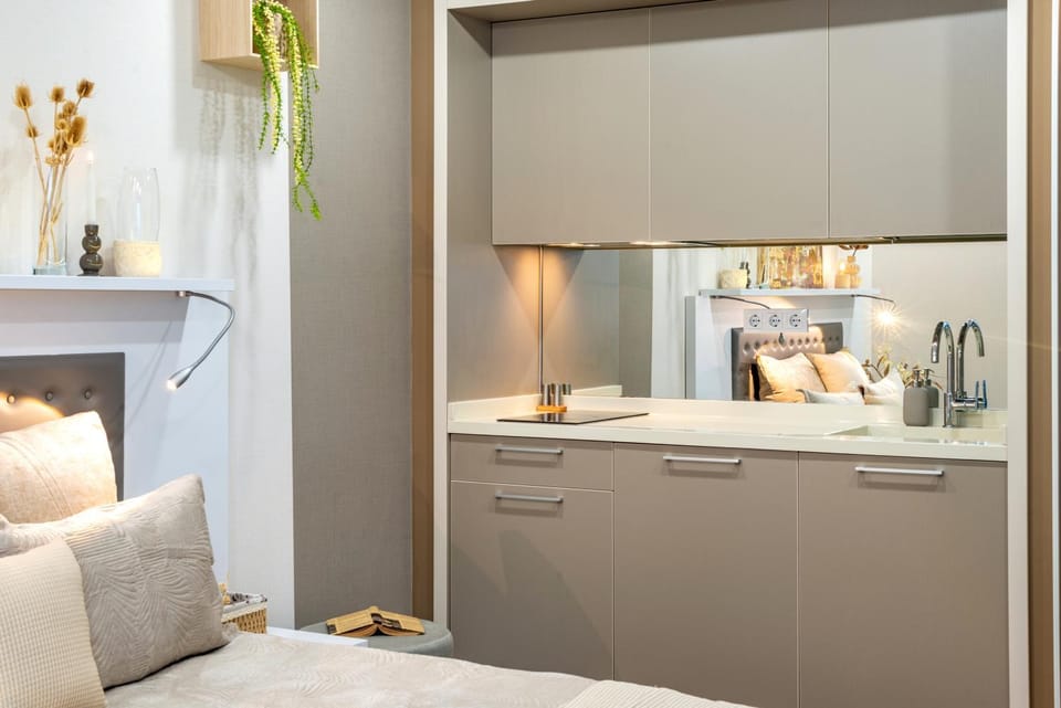Bed, Kitchen or kitchenette, Photo of the whole room, Bedroom, minibar, oven