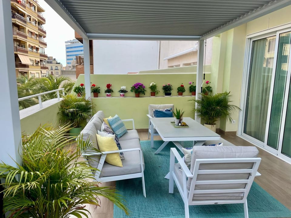 Gran ático con terraza en el centro de Alicante Apartment in Alicante