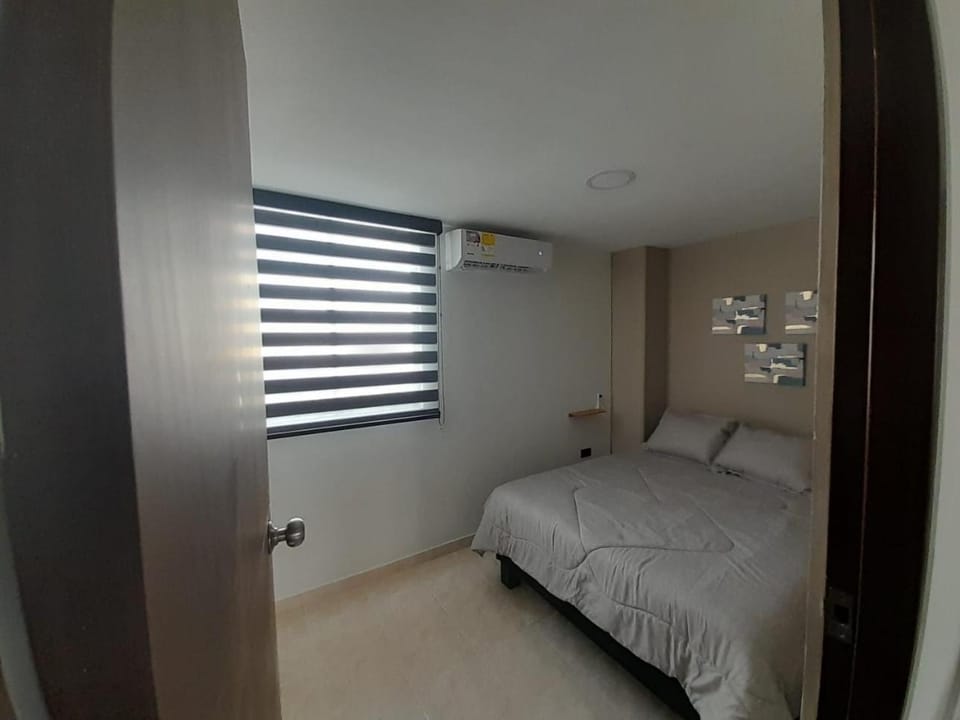 Cerca a imbanaco estadio con aire y parqueadero privado Apartment in Cali
