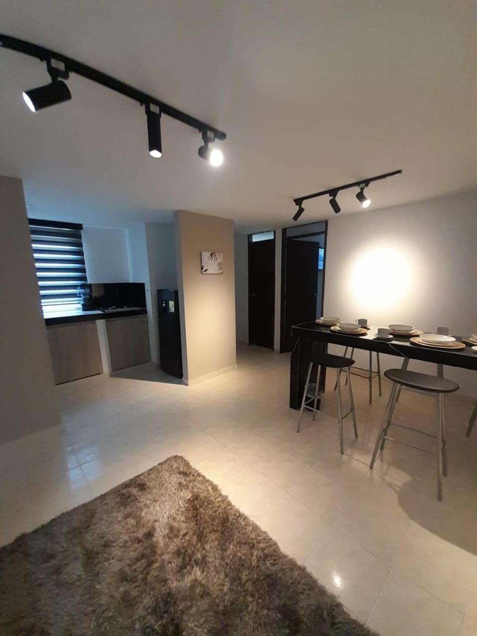 Cerca a imbanaco estadio con aire y parqueadero privado Apartment in Cali