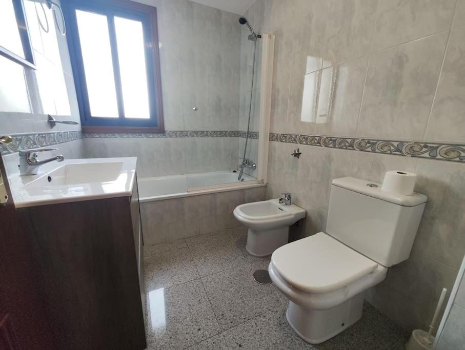 Próximo playa amplia vivienda Apartment in Vigo