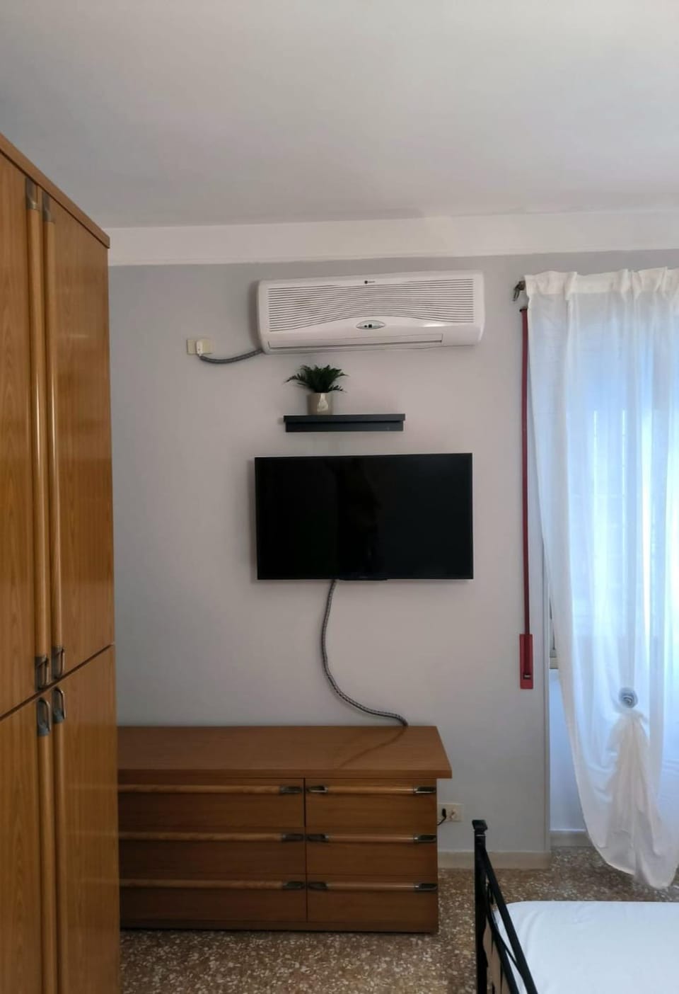 Photo of the whole room, Bedroom, air conditioner