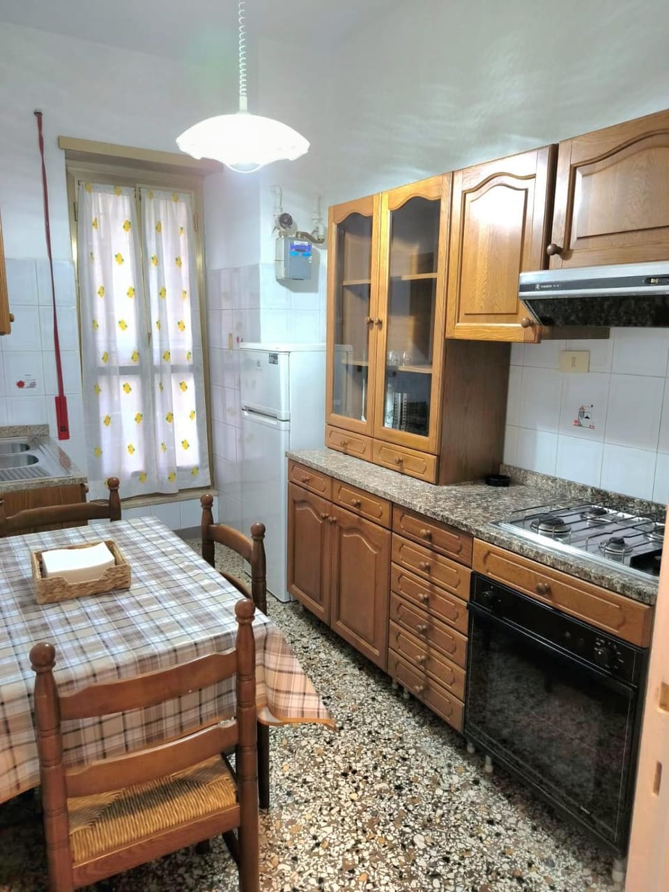 Kitchen or kitchenette, Dining area, oven, stove