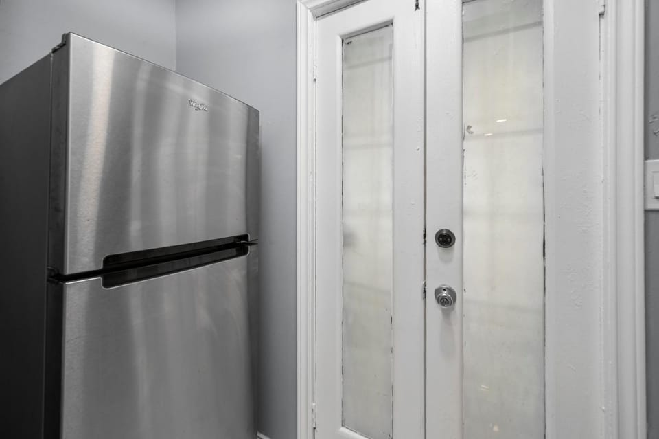 2BR Montrose Comfort with Free Park Apartment in Houston