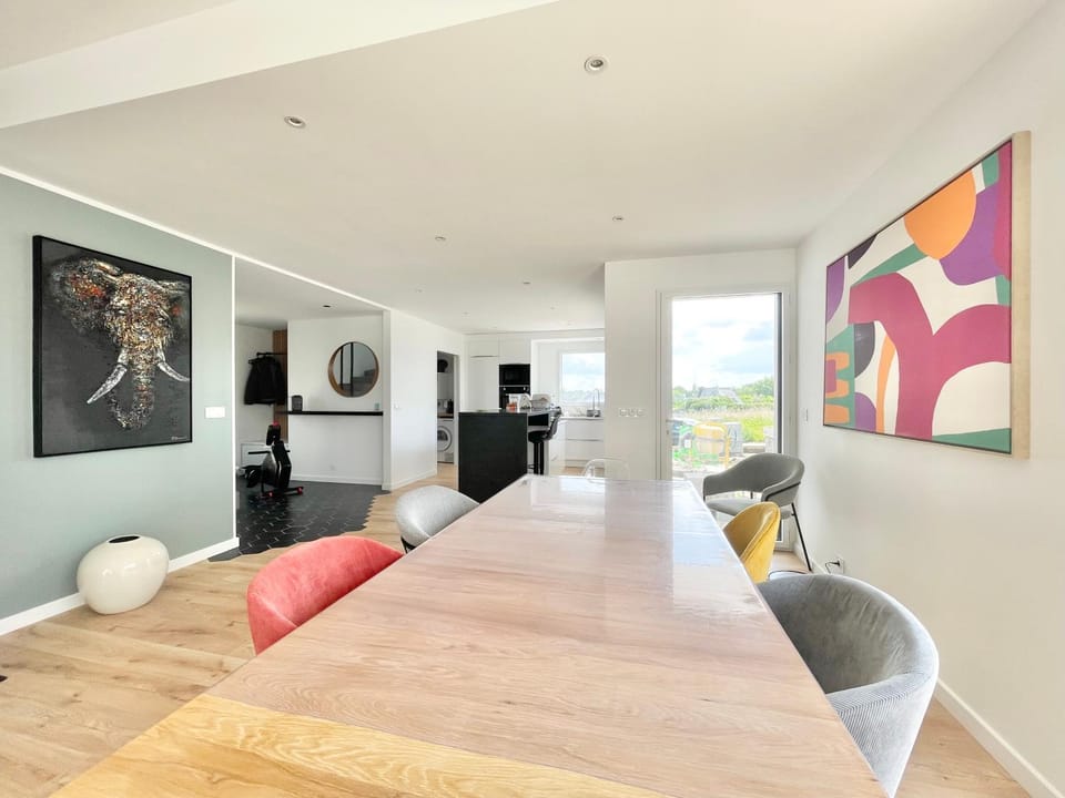 Living room, Dining area, Garden view