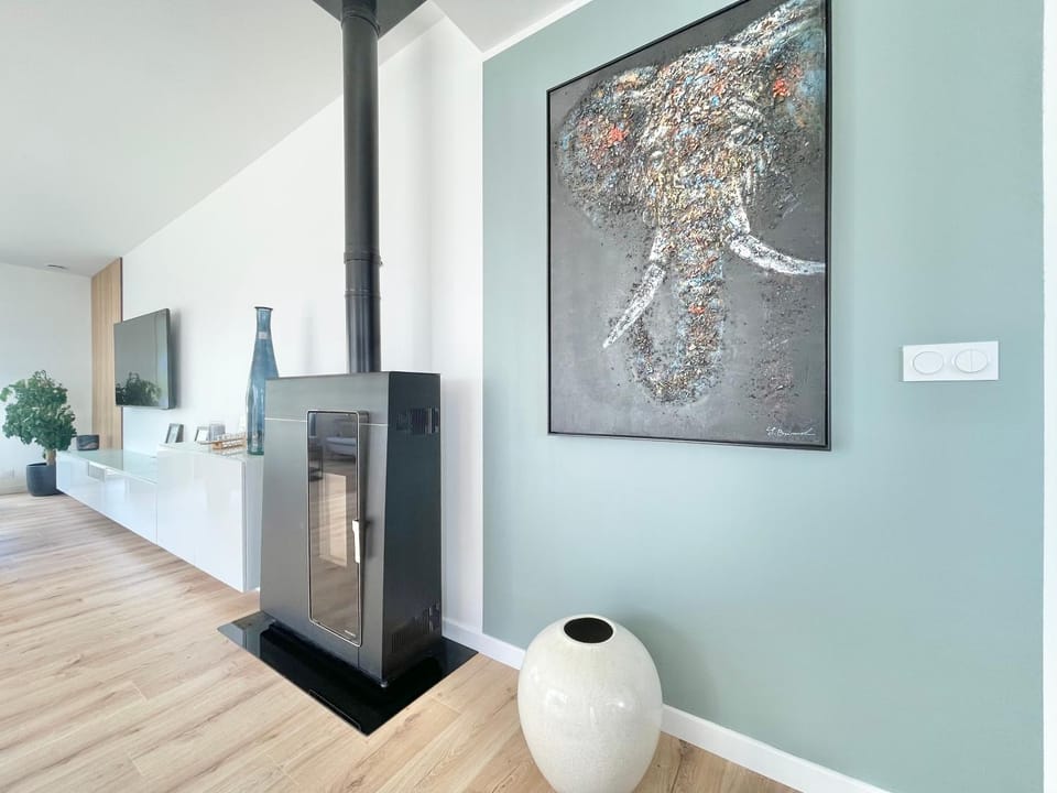 TV and multimedia, Decorative detail