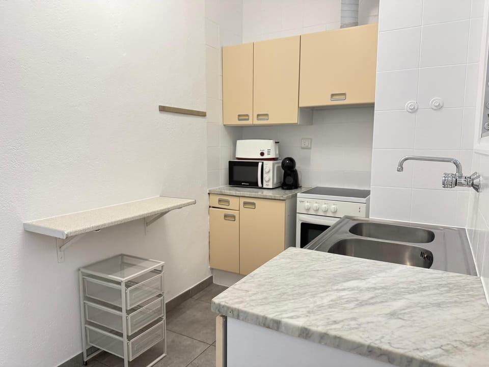 Kitchen or kitchenette, kitchen