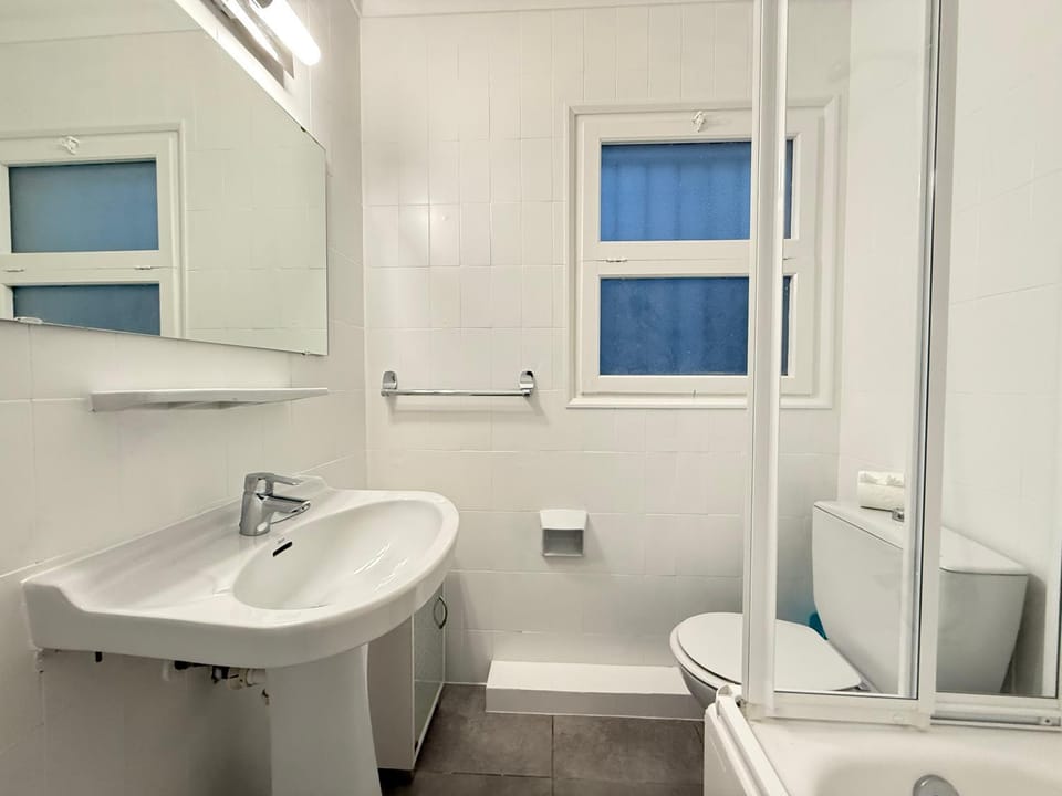Bathroom, Bath