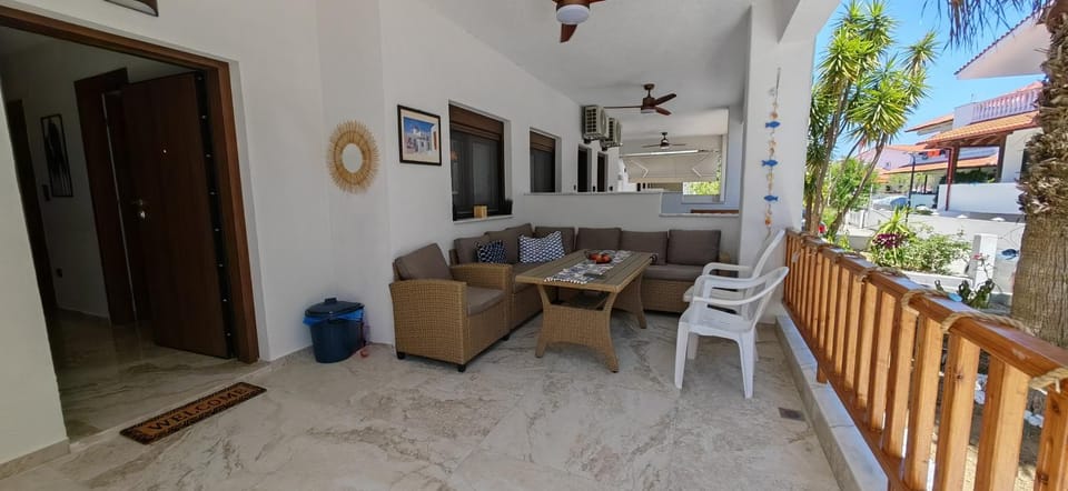 Balcony/Terrace, Living room, Seating area, Dining area