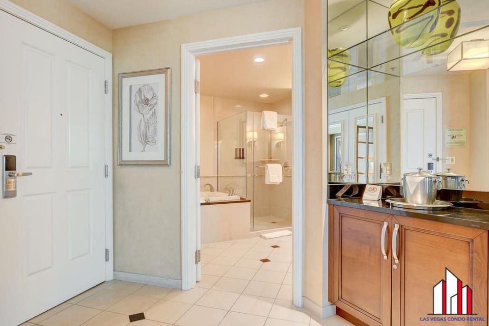 MGM Signature-20-604 Jacuzzi Studio House in Las Vegas Strip