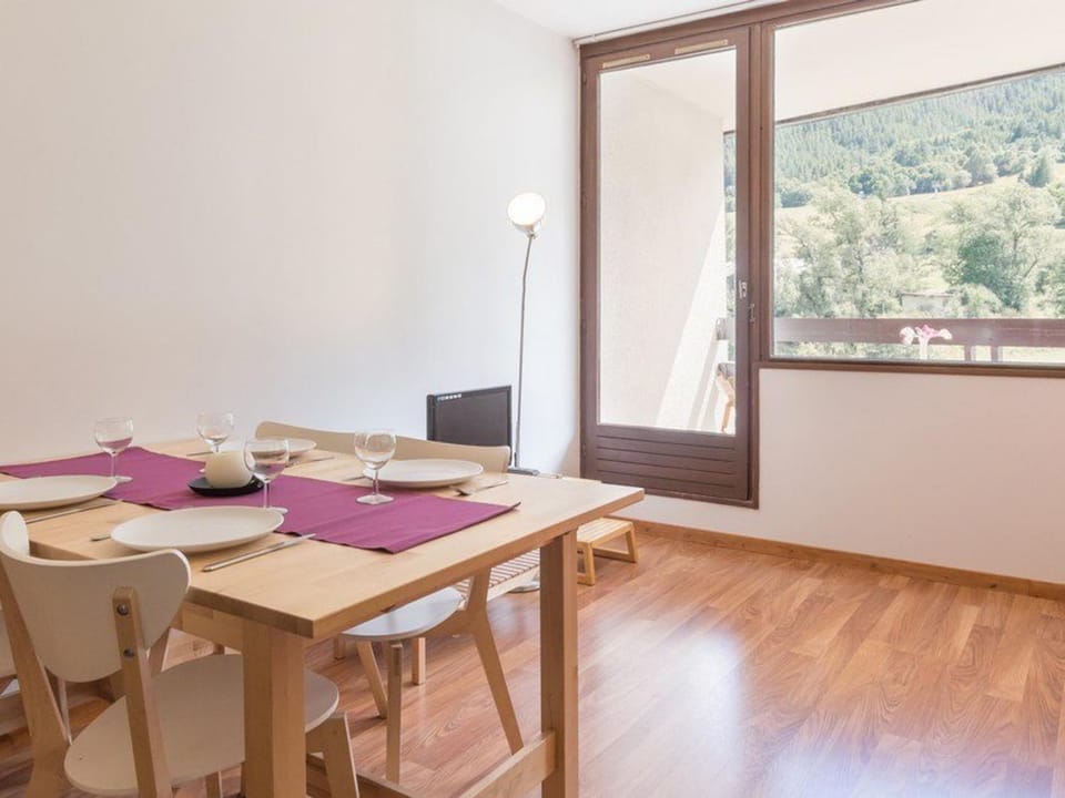 Studio rénové avec balcon sud, skis aux pieds, parking et grand jardin, La Salle-les-Alpes - FR-1-330F-237 Apartment in Saint-Chaffrey