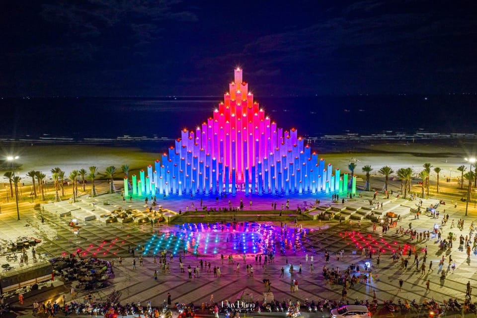 Nearby landmark, Night, People, Natural landscape, Beach, Evening entertainment, Sea view, Location, group of guests