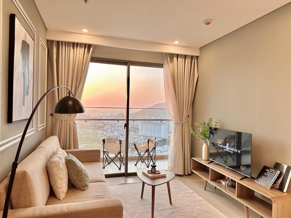 Natural landscape, TV and multimedia, Living room, Seating area, Dining area, Sea view, hair dresser