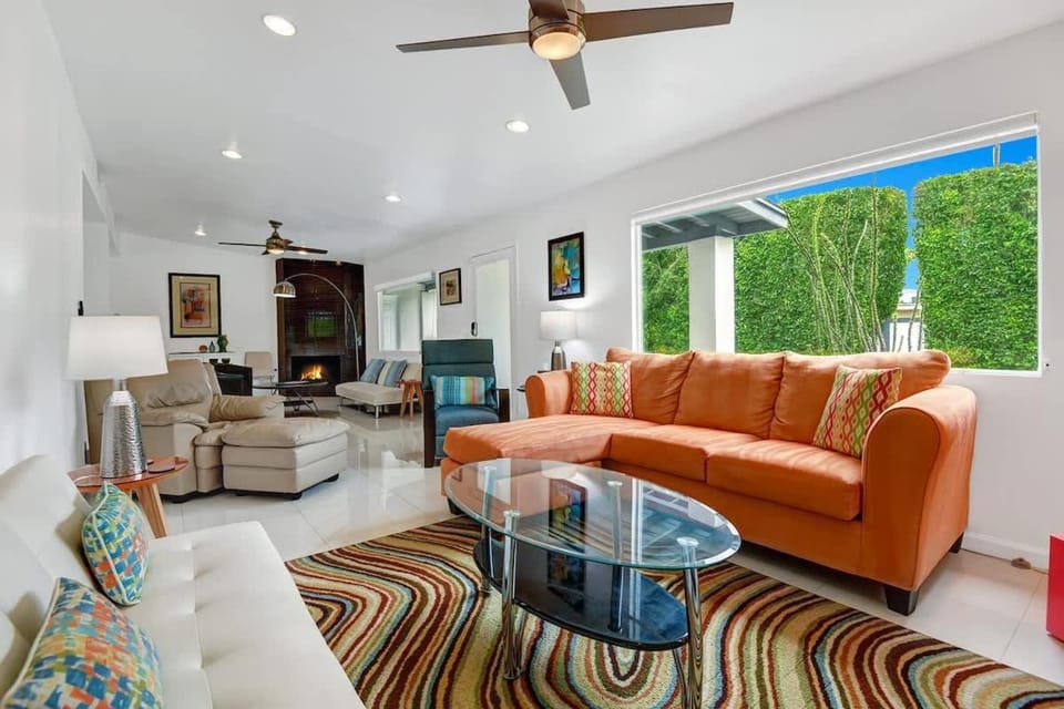 Teal and Tangerine Retreat - Alice Lodging House in Palm Springs