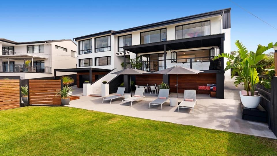 Kingsley Shore's - Pool and Heated Spa with Ocean Views House in Boat Harbour