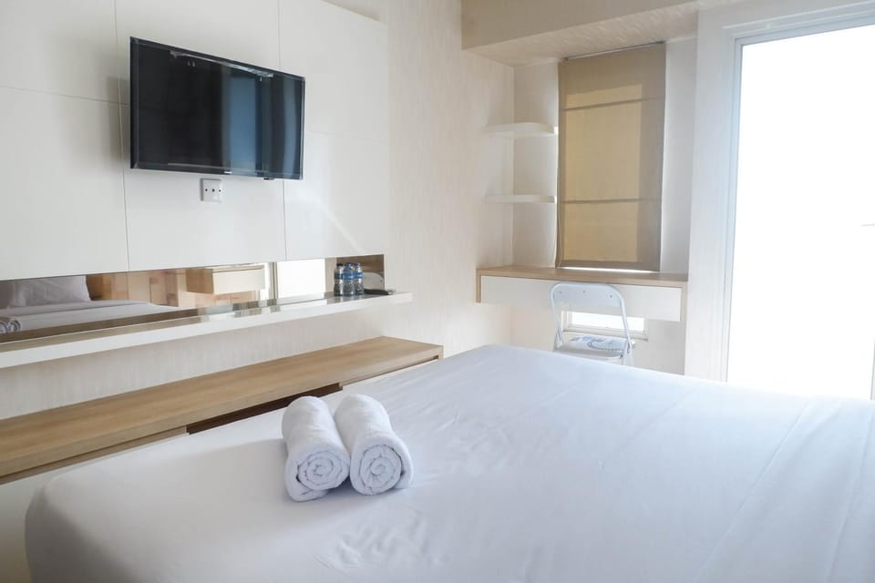 Comfortable and Well Appointed Studio Apartment Supermall Mansion By Travelio Apartment in Surabaya