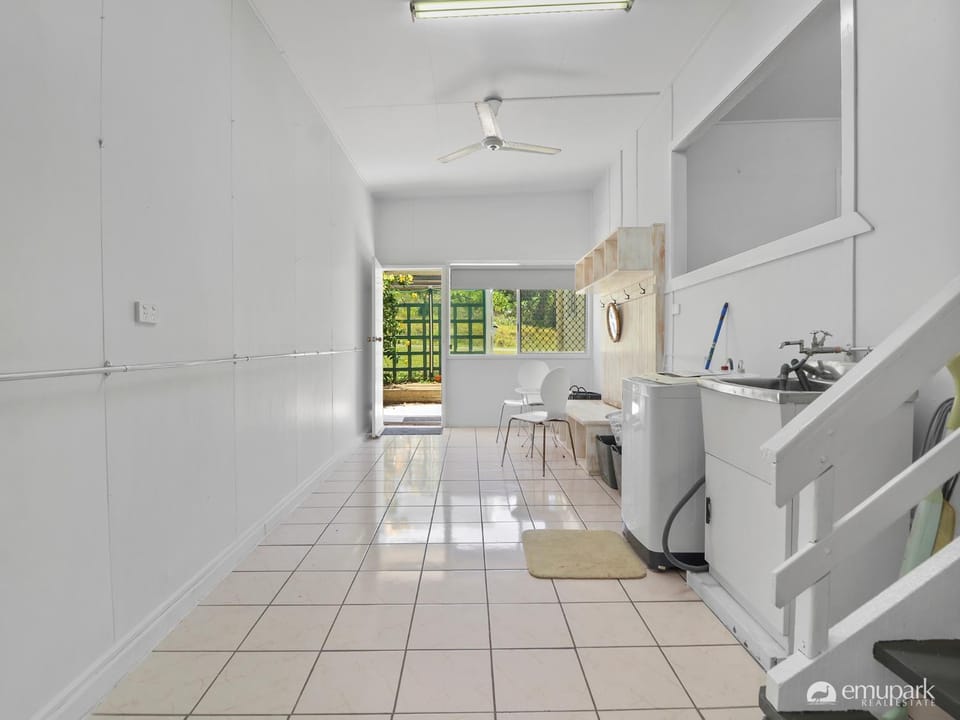 Colleen's Beach Shack! House in Emu Park
