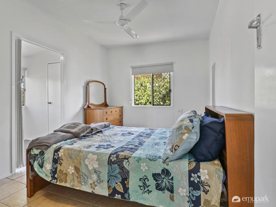 Colleen's Beach Shack! House in Emu Park