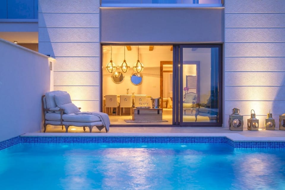 Property building, Balcony/Terrace, Swimming pool
