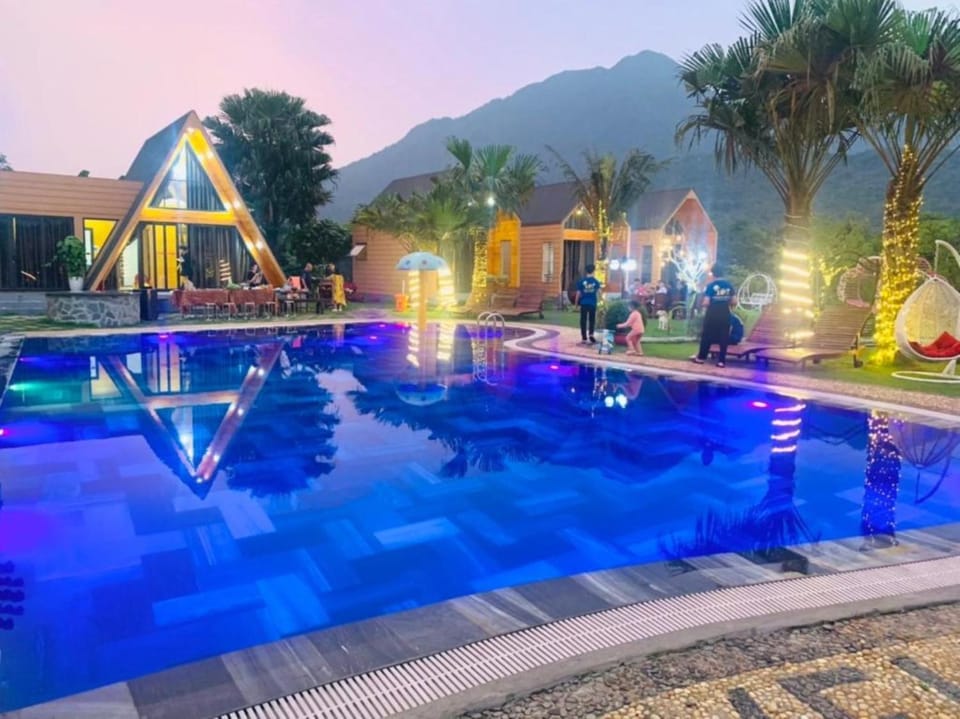 Swimming pool