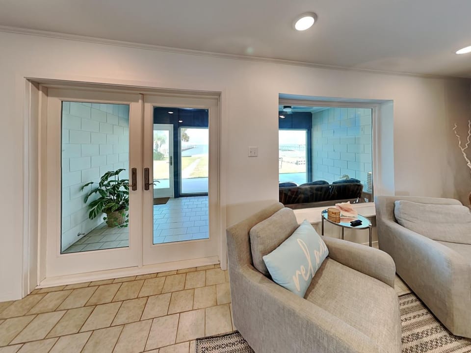 Living room, Seating area, furniture