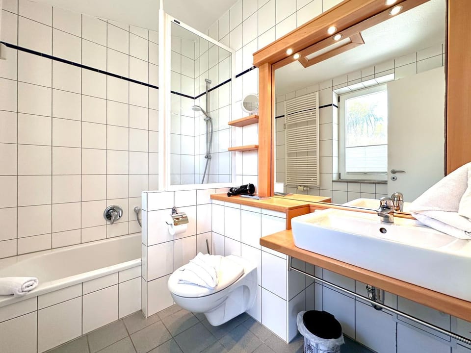 Shower, Toilet, Bathroom, Bath
