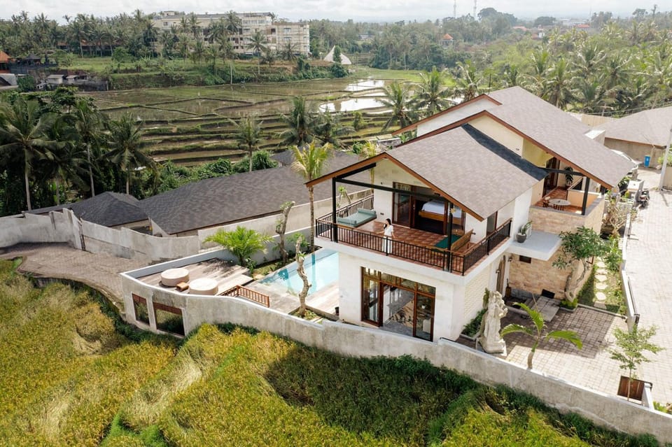 Property building, Spring, Day, Natural landscape, Bird's eye view, Garden, Garden, Garden view, Pool view, Swimming pool