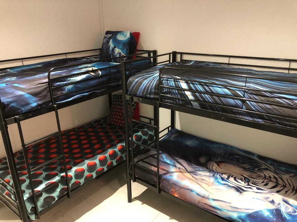 Bedroom, bunk bed