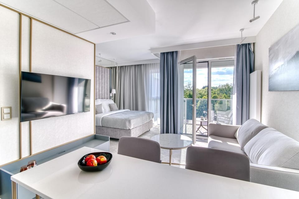 Communal lounge/ TV room, Kitchen or kitchenette, Living room