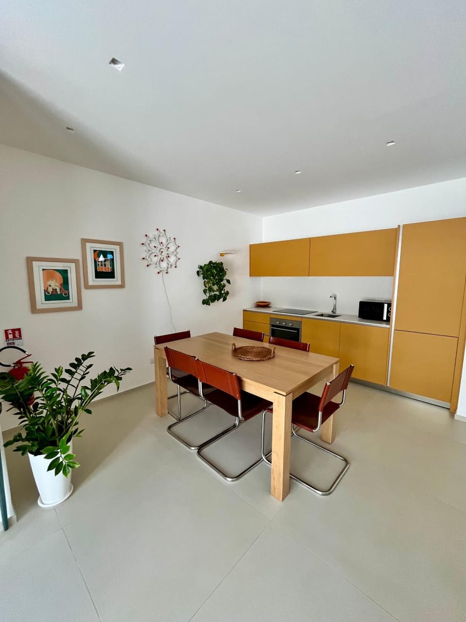 Kitchen or kitchenette, Seating area, Dining area