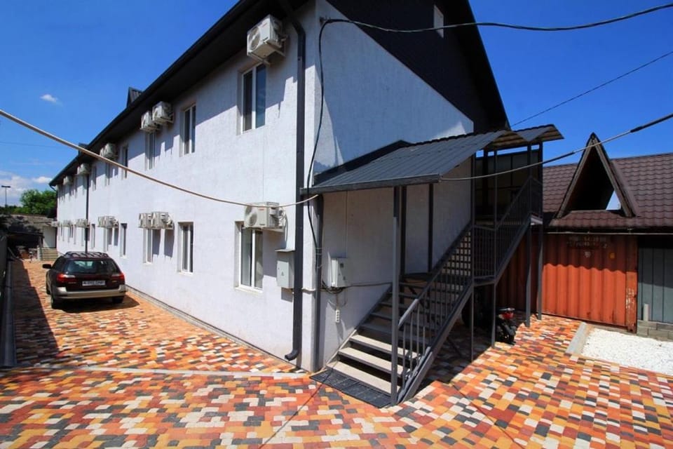 Property building, Day, Street view, Parking