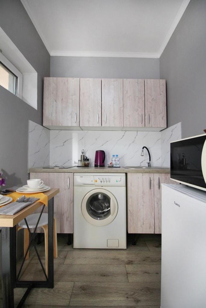 Kitchen or kitchenette, stove, washing machine