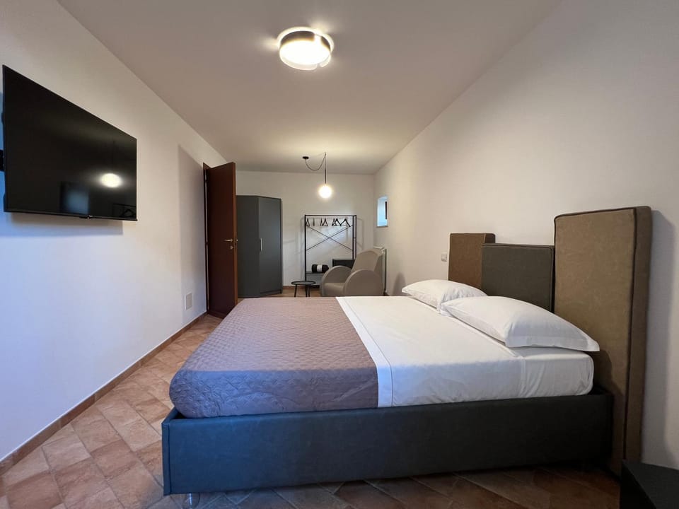 Communal lounge/ TV room, Bed, TV and multimedia, Photo of the whole room, Evening entertainment, Bedroom