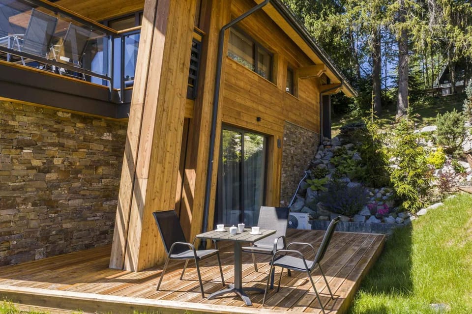 Property building, Spring, Balcony/Terrace, Balcony/Terrace, Garden view, sunbed