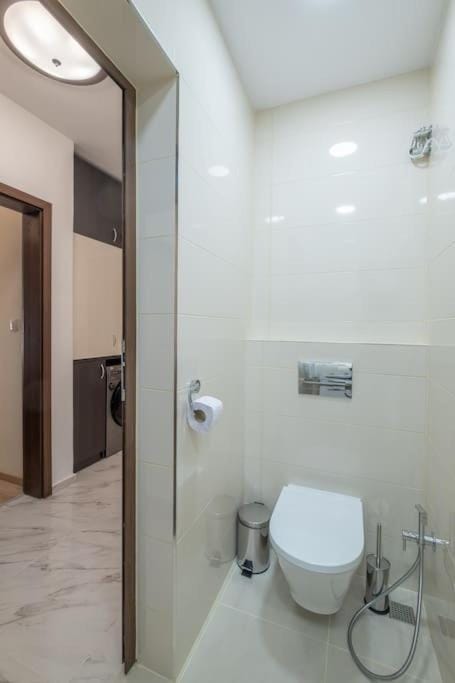 Top Location, Brand New 3 BDRM Apt & Free parking Apartment in Sofia